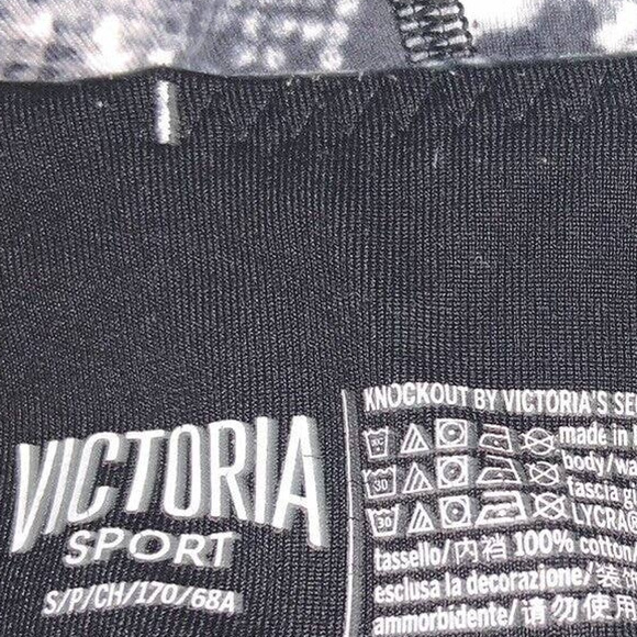 Victoria's Secret Sport Knockout Athletic Leggings Size Small Gray Snake Print - Picture 2 of 2